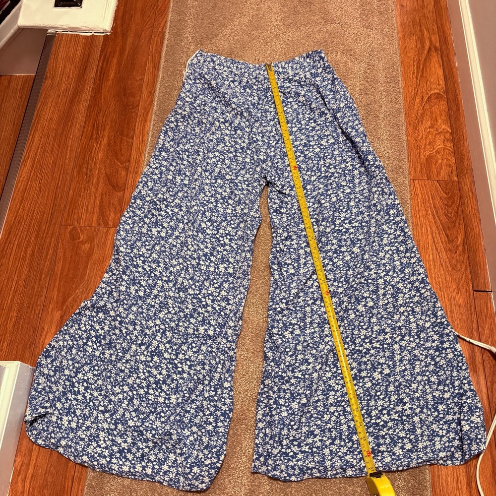 Women's Wide Leg Blue and White  Floral Flowing BOHO Pants - Picture 5 of 10